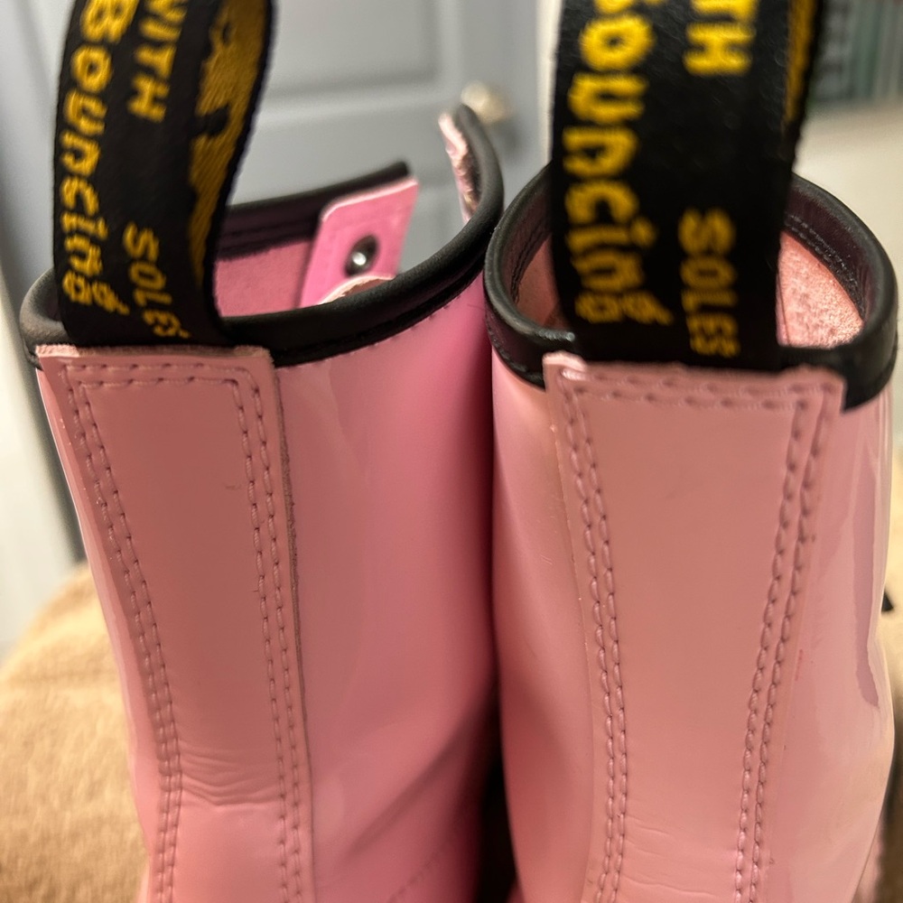 Doc Martens pale pink patent leather style 1460 combat boots. Worn once? Size 8 - Picture 9 of 16